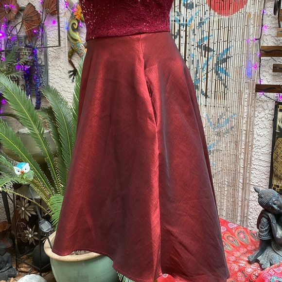 ♦️♦️B.DARLIN BURGUNDY RED TAFFETA ASYMMETRICAL W/SEQUINS PARTY DRESS♦️♦️ - Picture 4 of 6